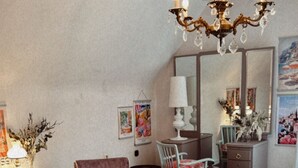 A bedroom with a bed, a desk, a chair, a dresser, and a chandelier. - French country house on the Rhine, large courtyard, parking spaces, pet-friendly (Trebur)