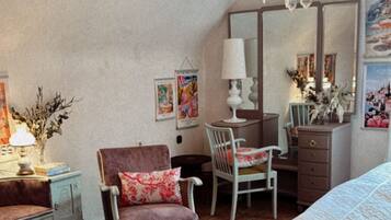 6 Schlafzimmer, Bügeleisen/Bügelbrett, WLAN