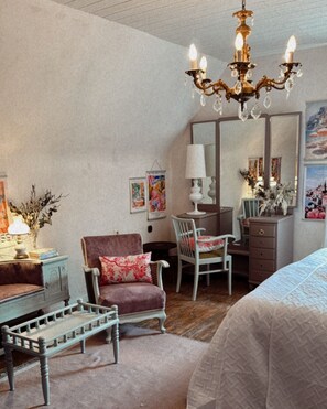 6 bedrooms, iron/ironing board, WiFi