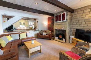 Smart TV - 7 Bed House - Sleeps 13 Guests Get-together House (Golcar)