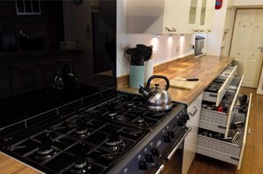 Micro-ondes, four, plaque de cuisson, lave-vaisselle