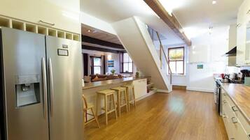 Micro-ondes, four, plaque de cuisson, lave-vaisselle