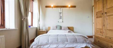 7 chambres, fer et planche à repasser, Wi-Fi, draps fournis