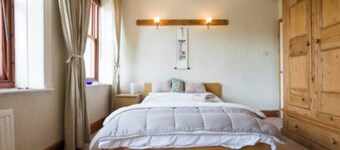 7 Bed House - Sleeps 13 Guests Get-together House