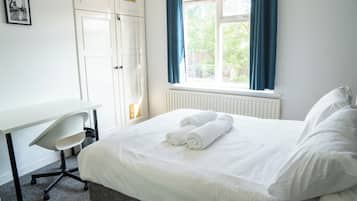 Iron/ironing board, WiFi, bed sheets