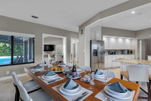 Dining - LVS Villa Marea - Walk to Beach/Heated Pool/Spa & Waterfront (Fort Lauderdale)