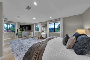 5 bedrooms, desk, iron/ironing board, travel crib