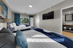 Desk, iron/ironing board, travel cot, WiFi