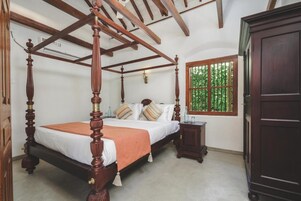 Suíte superluxo, vista para o jardim | Cofres nos quartos, ferros/tábuas de passar roupa, Wi-Fi de cortesia