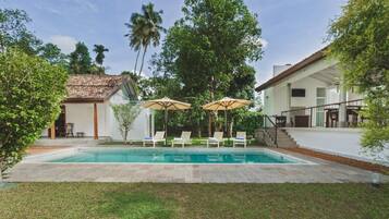 Fachada de la propiedad