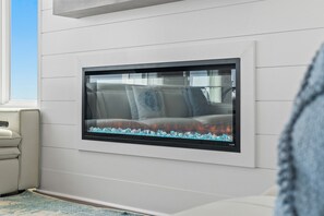Smart TV, fireplace