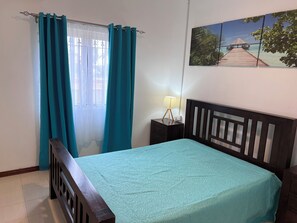 3 bedrooms, iron/ironing board, WiFi, bed sheets