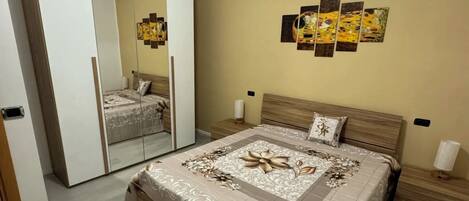 3 habitaciones, tabla de planchar con plancha, wifi y ropa de cama