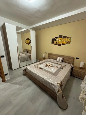 3 chambres, fer et planche à repasser, Wi-Fi, draps fournis