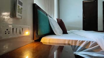 Luxury Double Room | Desk, laptop workspace, iron/ironing board, free WiFi