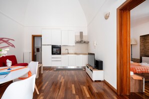 1 bedroom, WiFi, bed sheets - Apartment 'Michelangelo' with Wi-Fi and Air Conditioning (carbonara di bari)