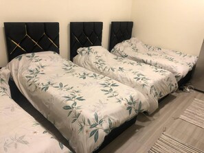 4 chambres, fer et planche à repasser, Wi-Fi, draps fournis