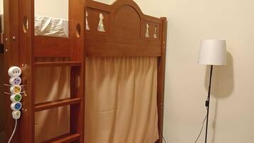 4 bedrooms, iron/ironing board, WiFi, bed sheets