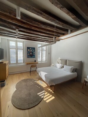 2 slaapkamers, een bureau, een strijkplank/strijkijzer, gratis wifi