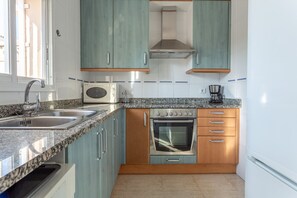 Refrigerador, microondas, horno y lavavajillas 