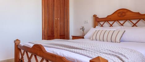 3 soverom, strykejern/-brett, wi-fi (inkludert) og sengetøy