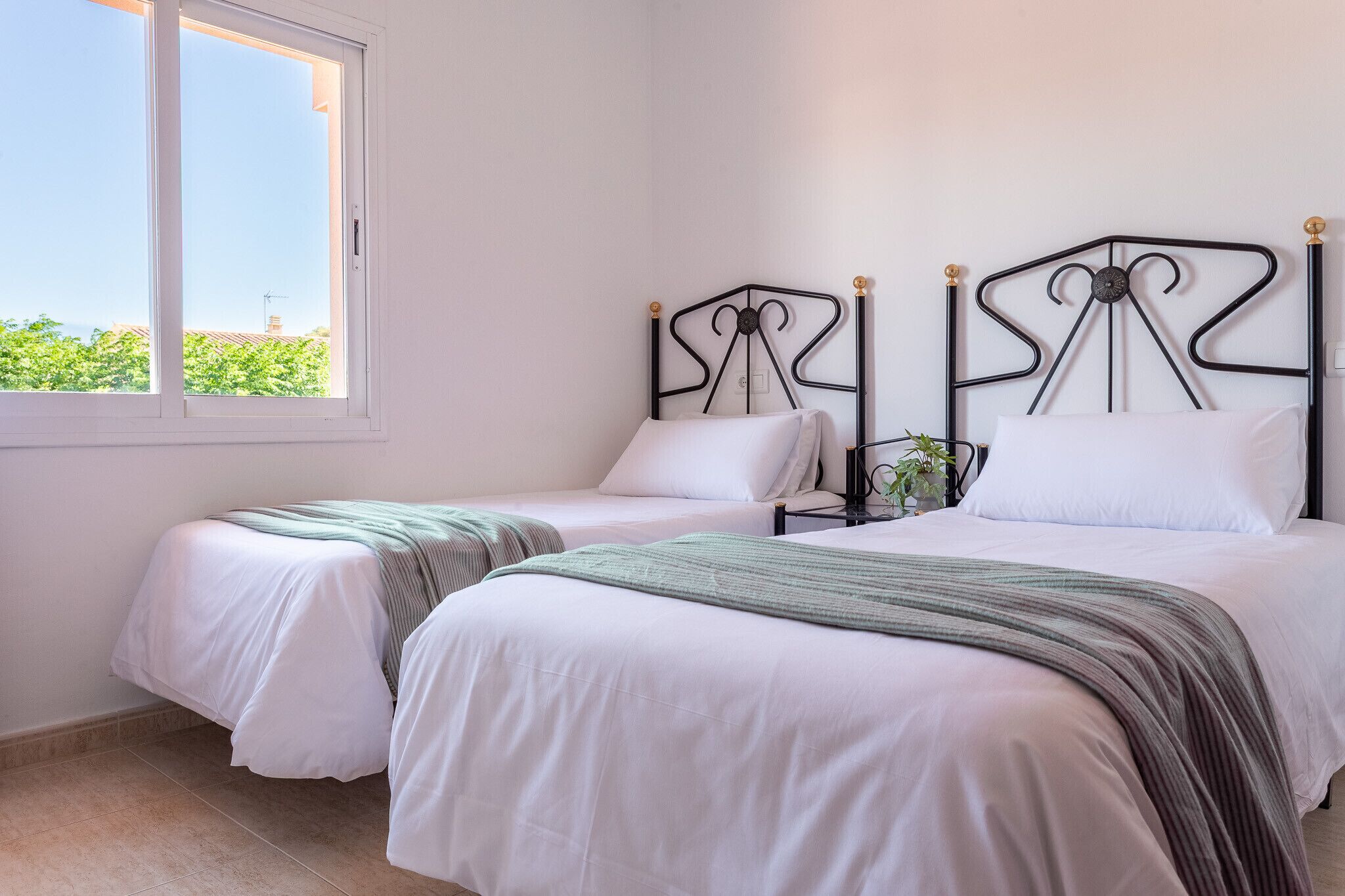 3 bedrooms, iron/ironing board, free WiFi, bed sheets