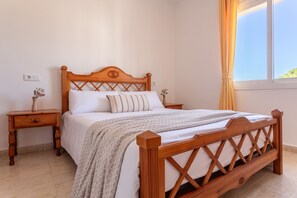 3 bedrooms, iron/ironing board
