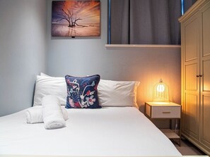 2 bedrooms, iron/ironing board, WiFi, bed sheets - Spacious Ensuite 2-Bedroom Flat in Kelham Island (South Yorkshire)