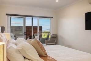 4 bedrooms, desk, iron/ironing board, WiFi