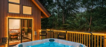 Designer Forest Escape | Hot Tub • Firepit • Stars