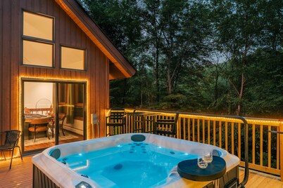 Designer Forest Escape | Hot Tub • Firepit • Stars