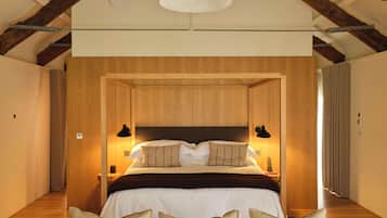 Deluxe Suite, Valley View | In-room safe, blackout drapes, soundproofing, iron/ironing board