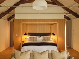 Caja de seguridad en la habitación y cortinas blackout