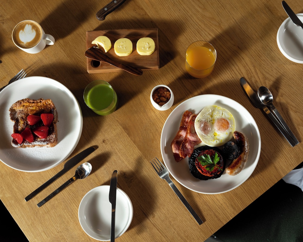 Fowlescombe Farm by null