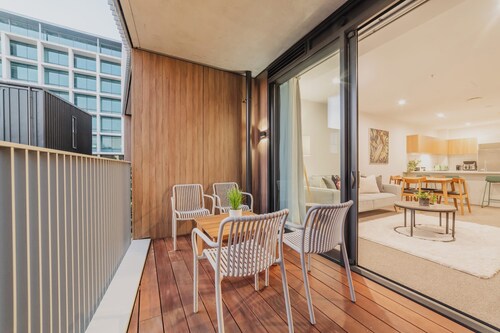 Convenient City Pad - 2-BR, Laundry, Sleeps 5