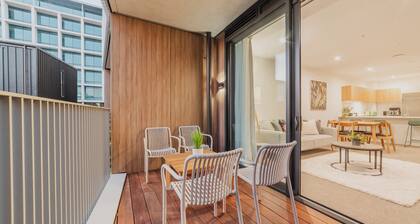 Convenient City Pad - 2-BR, Laundry, Sleeps 5