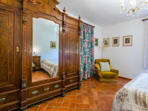 Berço de viagem, Wi-Fi de cortesia, roupa de cama
