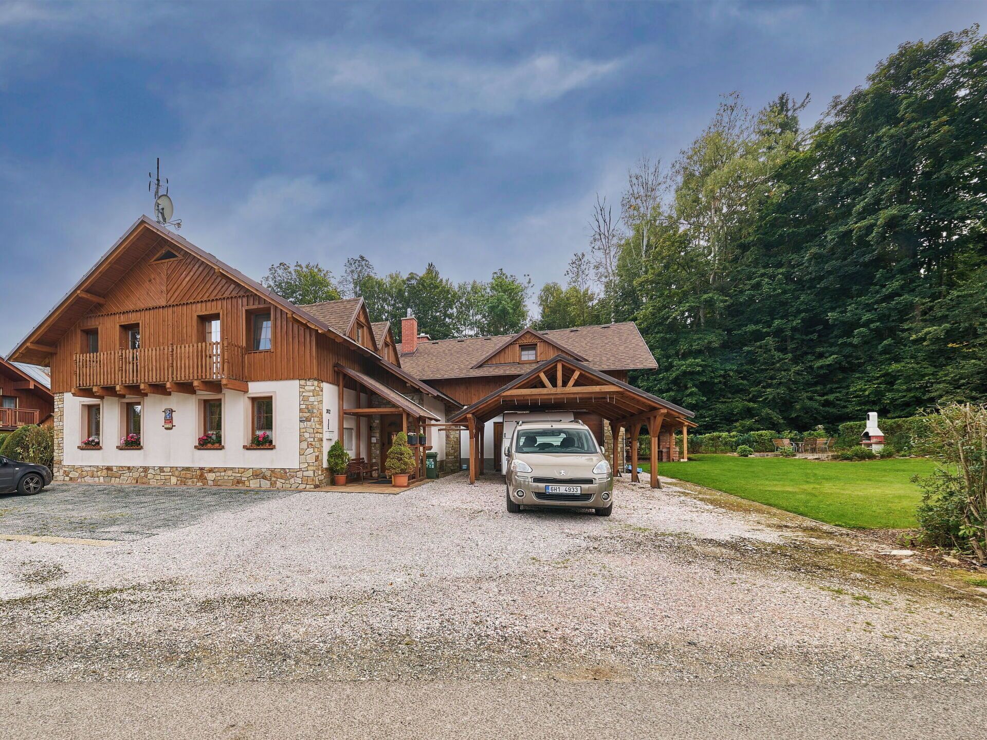 Hus, Hjem, Tag, Sommerhus, Menneskelig Bosættelse, Landdistrikt, Indkørsel, Estate, Gård, Landscaping