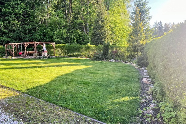 Bois, Jardin, Arbuste, Chalet, Ombre, Arrière-Cour, Batiments Jardin, Pelouse, Aménagement Paysager, Cour
