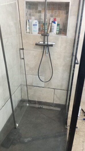 Hair dryer, towels, soap, toilet paper - Villa panoramic view (Narbonne)