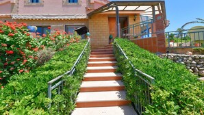 A two-story building with a staircase leading to the entrance. - Beautiful private villa for 8 guests with private pool, WIFI, A/C, TV and patio (Syracuse)