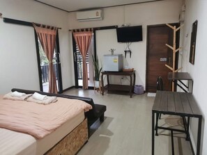 Kamar Standar, balkon | Meja kerja, tempat tidur lipat/tambahan, Wi-Fi gratis, dan seprai linen