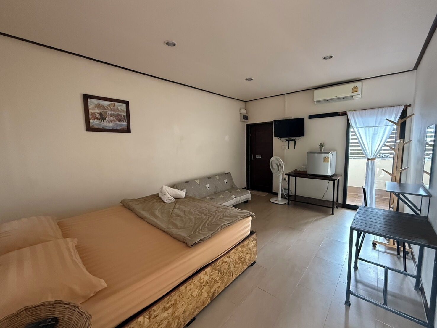 Standard Double Room | Desk, rollaway beds, free WiFi, bed sheets