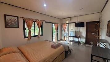 Standard Room, Balcony | Desk, rollaway beds, free WiFi, bed sheets