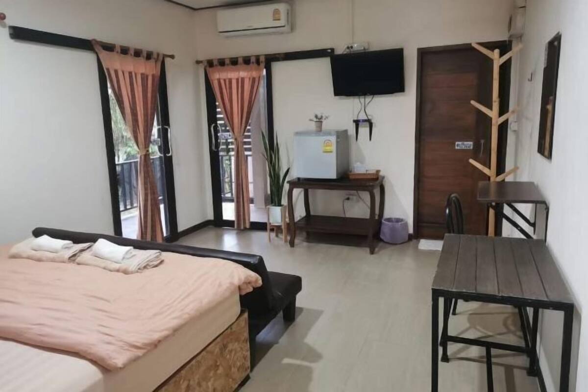 Desk, free WiFi, bed sheets