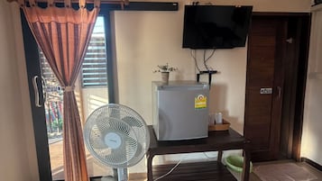 Standard Room, Balcony | Desk, rollaway beds, free WiFi, bed sheets