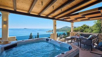 Apartment (3 Bedrooms) | Balkon