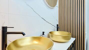 Apartamento (3 Bedrooms) | Banheiro | Chuveiro, toalhas de banho