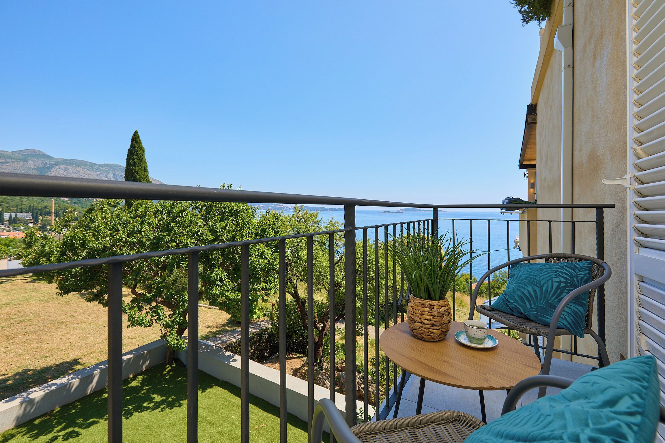 Appartamento (3 Bedrooms) | Balcone