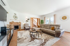 Télévision, cheminée